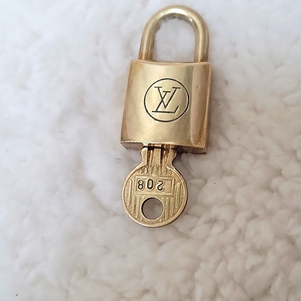 RARE Authentic LV Lock and Key set #208.